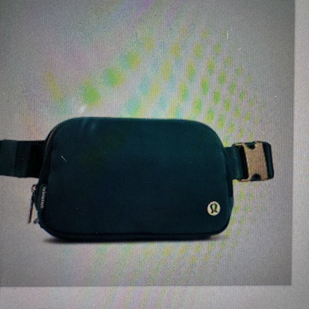 Lululemon Everywhere Belt Bag green jasper/gold in velour 1L - Picture 9 of 12